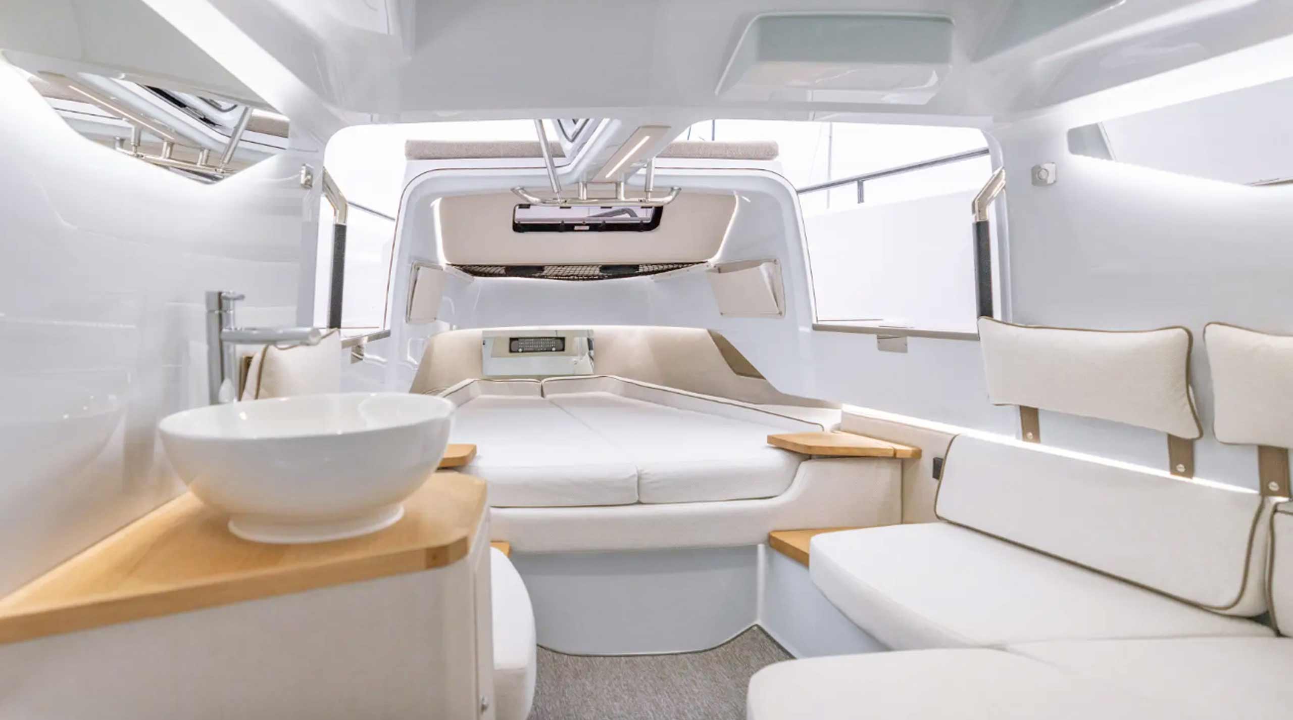 Axopar Brabus 37